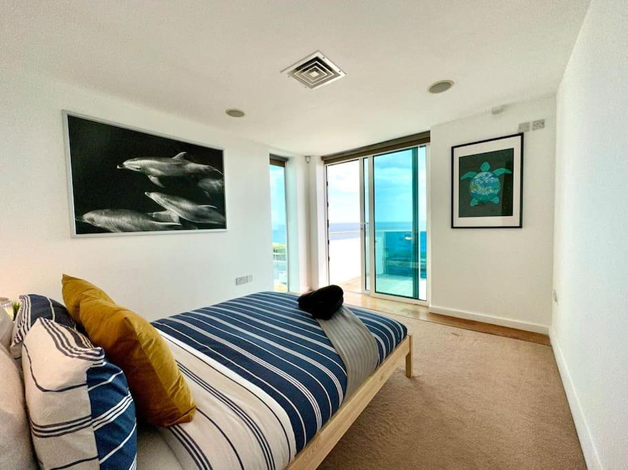 Stunning Panoramic Sea View Beach Location - Sleeps Up To 4 People - Free Parking - The Best Beach! - Great Location - Fast Wifi - Smart Tv - Newly Decorated - Sleeps Up To 4! Close To Bournemouth & Poole Town Centre & Sandbanks Kültér fotó